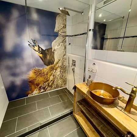 Apartment Zur Gluecklichen Gams - Mit Huettenvibes In Fuer 1-8 Gaeste Oberstdorf
