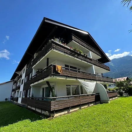 Zur Gluecklichen Gams - Alpine Boutique Apartment Апартаменты *