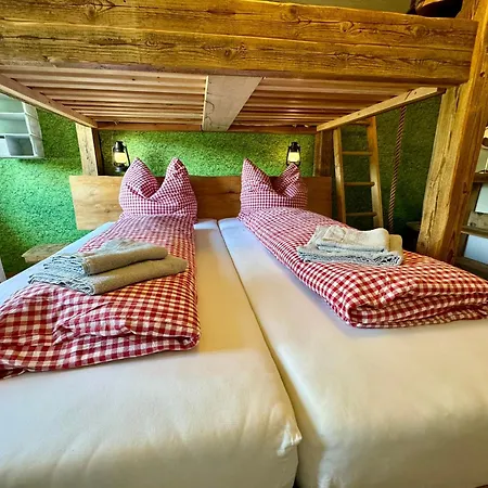 Zur Gluecklichen Gams - Alpine Boutique Apartment Апартаменты *